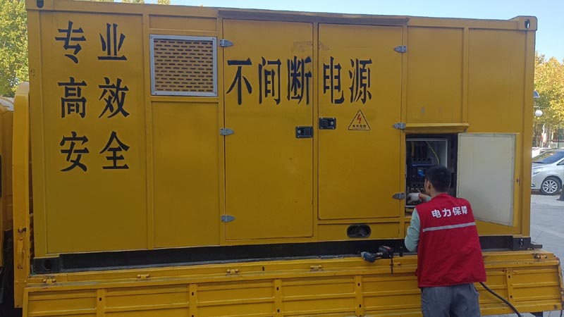 神木柴油发电机组和UPS电源配合使用时，如何避免切换过程中的电力中断？
